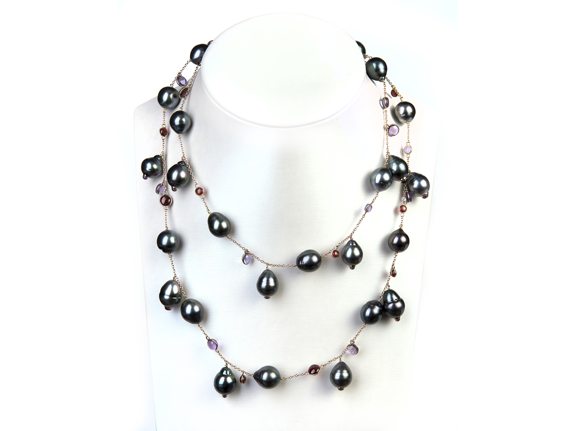 La cura dei gioielli: le perle sono un materiale organico, da indossare con la giusta attenzione. Alcune indicazioni per la cura delle perle